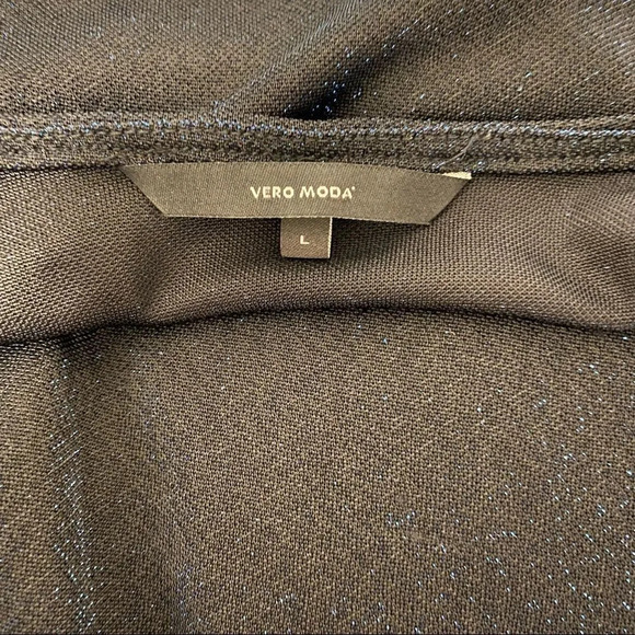 Vero Moda Sparkly Translucent V-Neck Tee Size Large - Picture 4 of 6